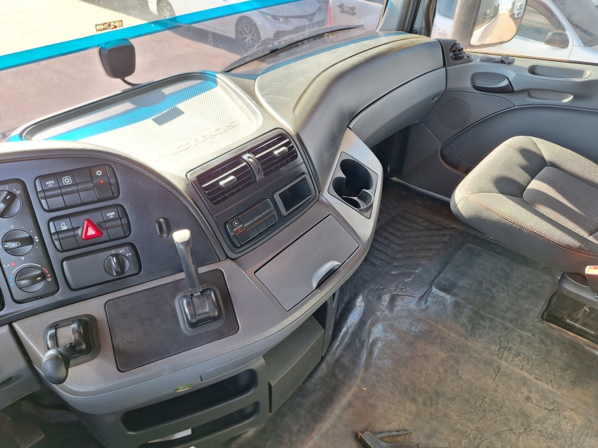 mercedes-benz actros 2651s megaspace