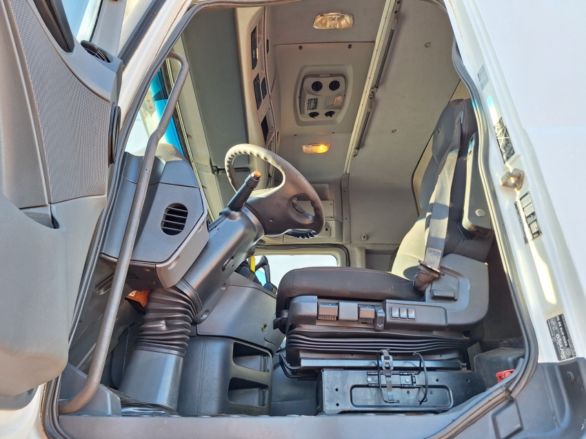 mercedes-benz actros 2651s megaspace