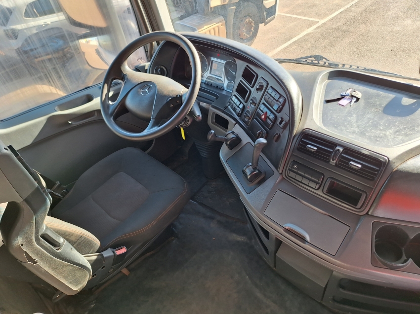 mercedes-benz actros 2651s megaspace