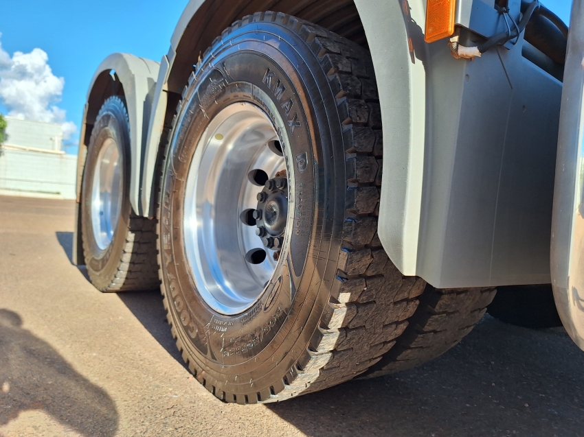 mercedes-benz actros 2651s megaspace