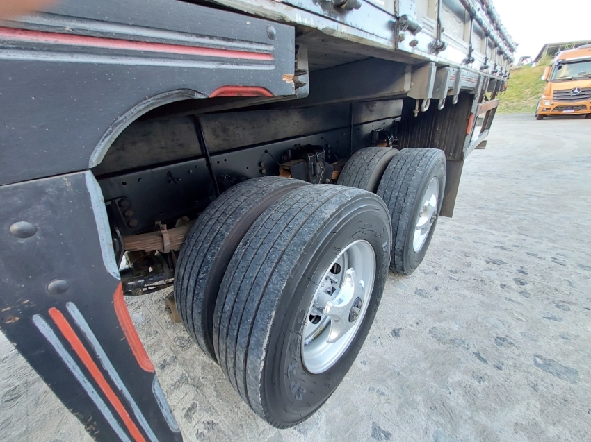 caminhao ford cargo 2429 290 6x2 trucado