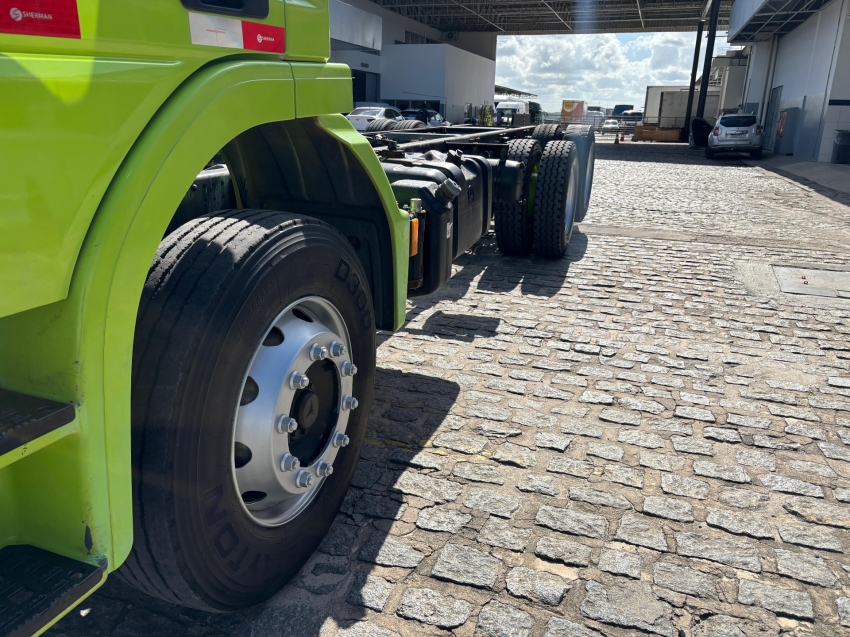 mercedes-benz atego 2426 260 6x2 2021/2022
