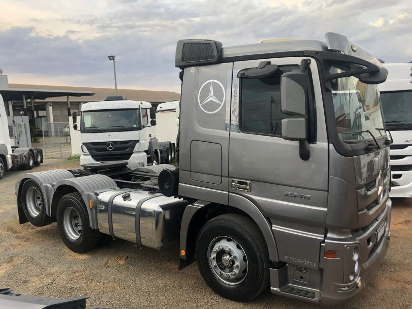 mercedes-benz actros ls 6x2 confort 300 diesel automatico 2018