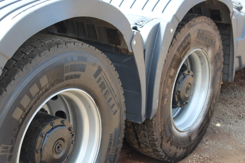 mercedes-benz axor 2644 s 6x4 440 diesel automatico 2013 mercedes-benz axor 2644 s 6x4 440 diesel automatico 2013