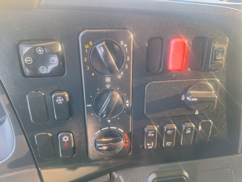 mercedes-benz  atego 2430 6x2 2019/19