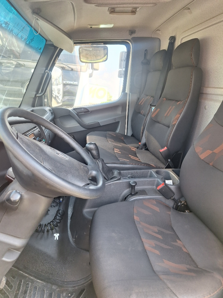mercedes benz accelo 1016 4x2 2020