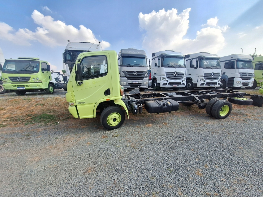 mercedes benz accelo 1016 4x2 2020