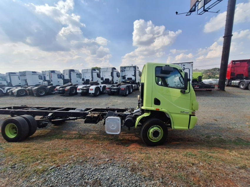 mercedes benz accelo 1016 4x2 2020