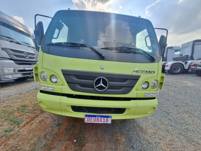 mercedes benz accelo 1016 4x2 2020