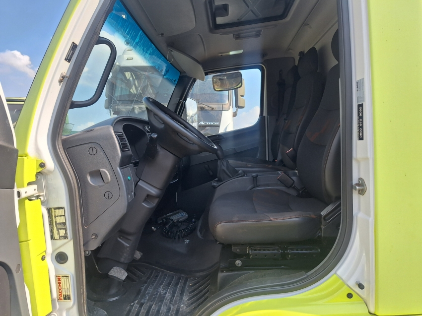 mercedes benz accelo 1016 4x2 2020