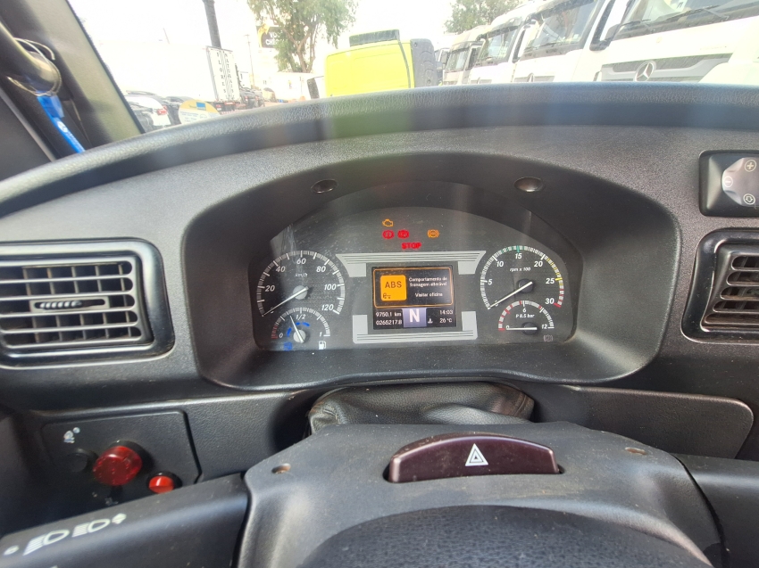 mercedes benz accelo 1016 4x2 2018