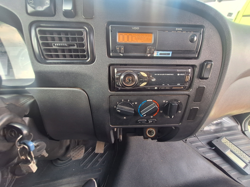 mercedes benz accelo 1016 4x2 2018