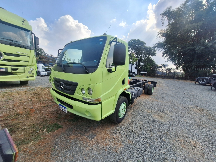 mercedes benz accelo 1016 4x2 2018