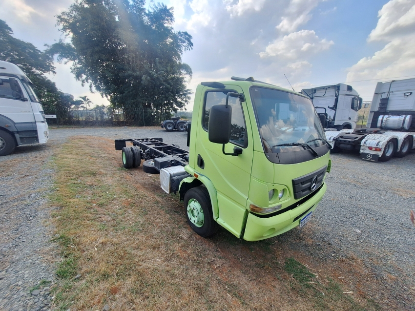 mercedes benz accelo 1016 4x2 2018