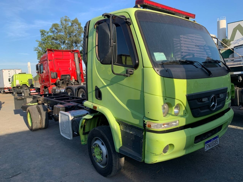 mercedes-benz accelo 815 4x2