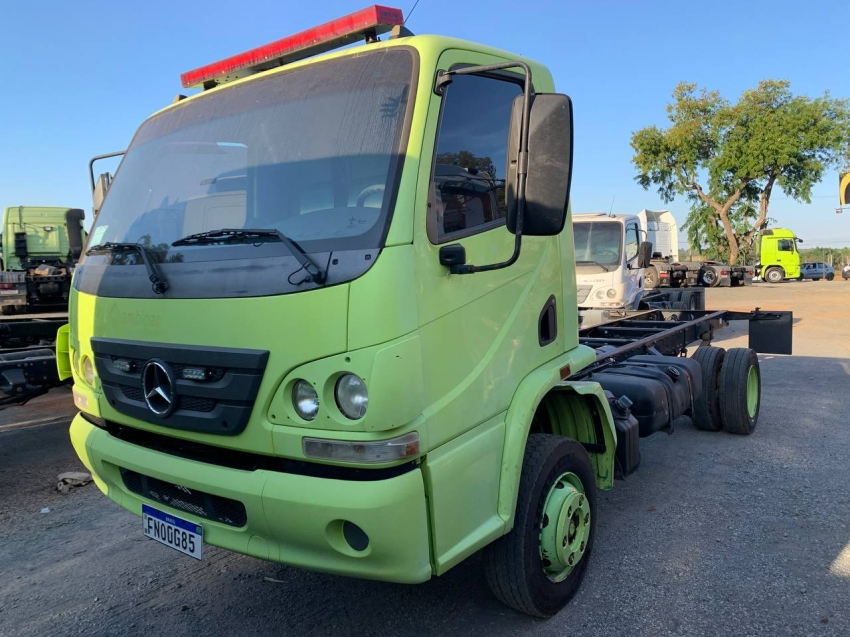 mercedes-benz accelo 815 4x2