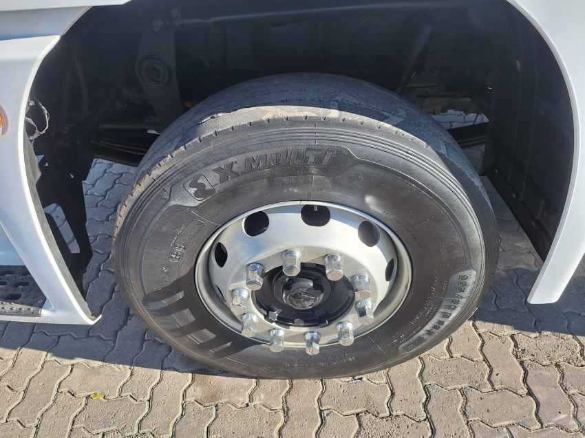 volkswagen constelation 25420 8x2 leito teto alto