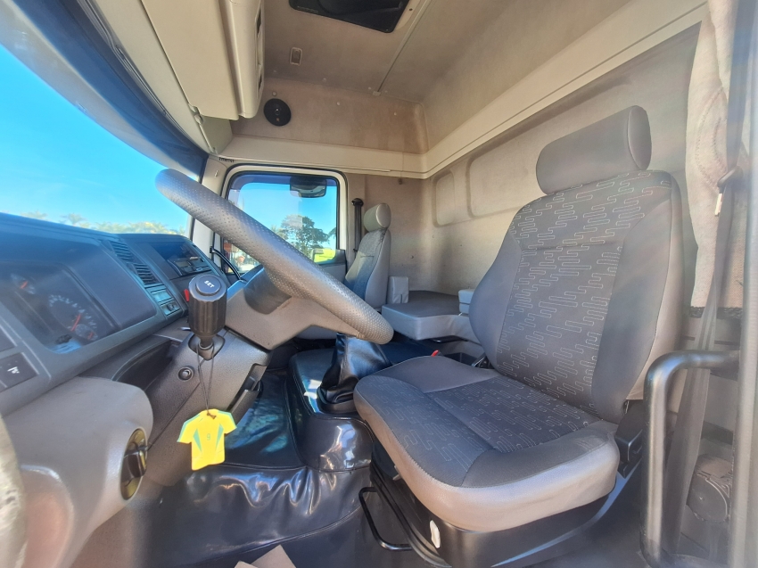 volkswagen constelation 25420 8x2 leito teto alto