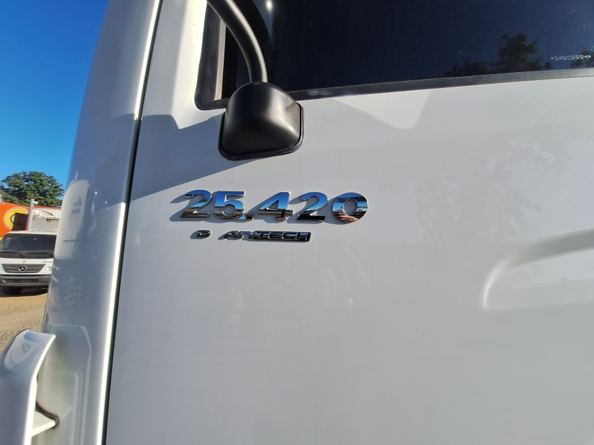 volkswagen constelation 25420 8x2 leito teto alto