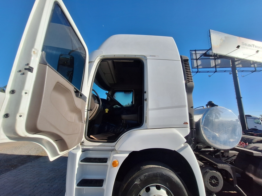volkswagen constelation 25420 8x2 leito teto alto