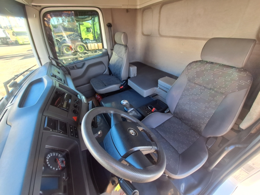 volkswagen constelation 25420 8x2 leito teto alto