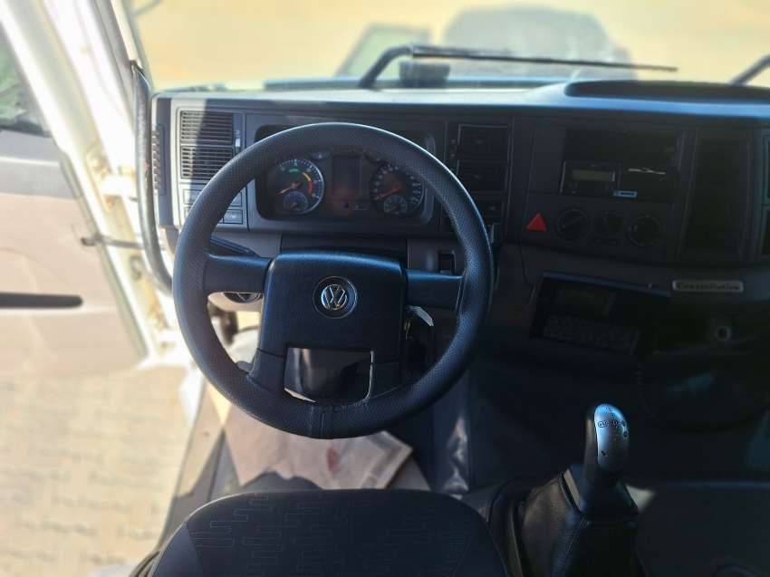 volkswagen constelation 25420 8x2 leito teto alto