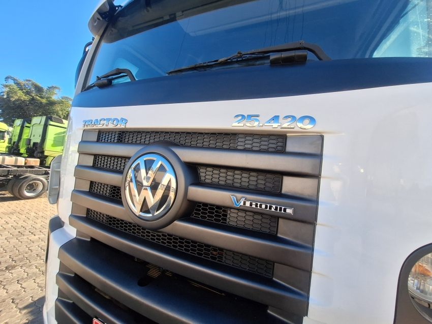 volkswagen constelation 25420 8x2 leito teto alto