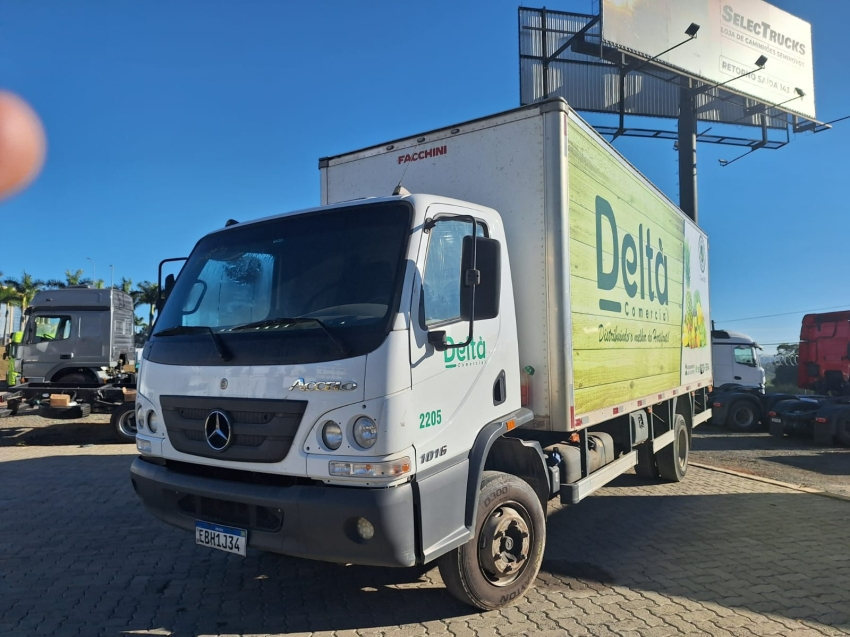mercedes benz accelo 1016 4x2  2022