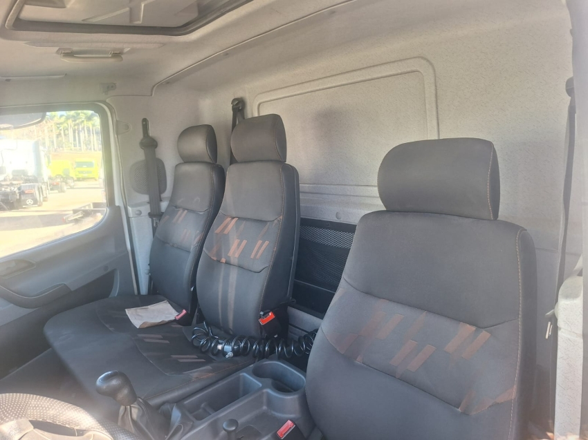 mercedes benz accelo 1016 4x2  2022