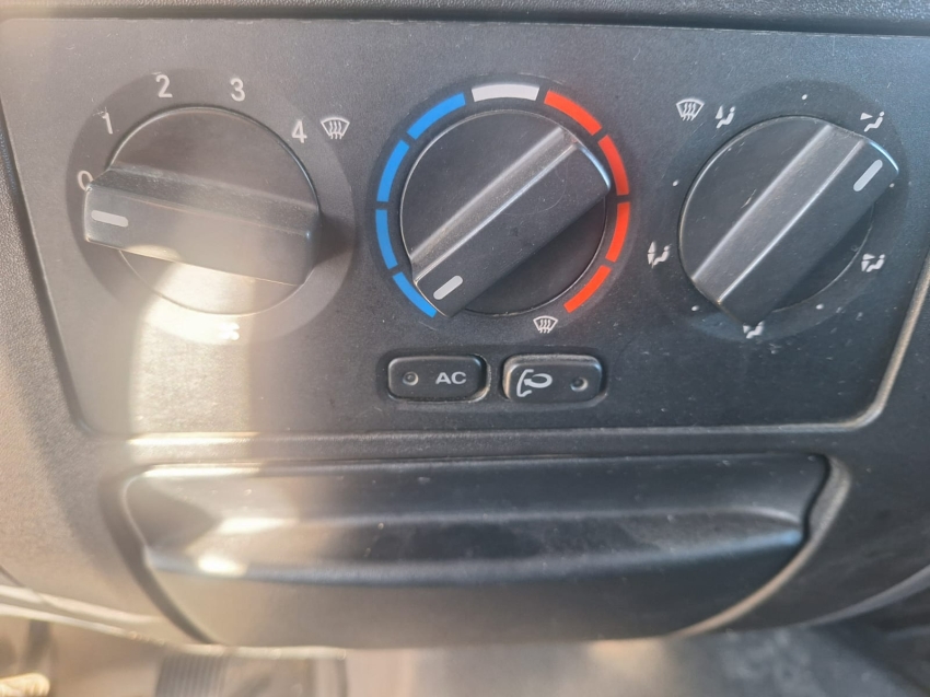 mercedes benz accelo 1016 4x2  2022