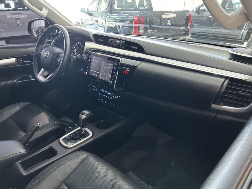 toyota hilux 2.8 d-4d turbo diesel cd srx 4x4 automatico 4p 202113