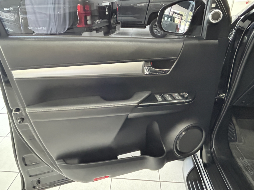 toyota hilux 2.8 d-4d turbo diesel cd srx 4x4 automatico 4p 20218