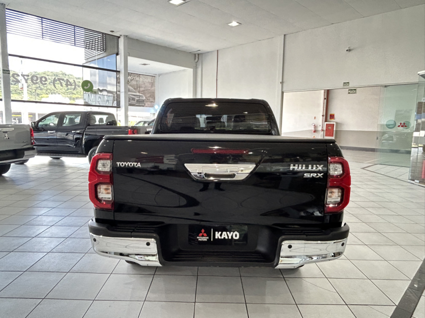 toyota hilux 2.8 d-4d turbo diesel cd srx 4x4 automatico 4p 20213