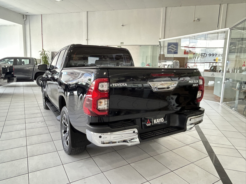 toyota hilux 2.8 d-4d turbo diesel cd srx 4x4 automatico 4p 20212