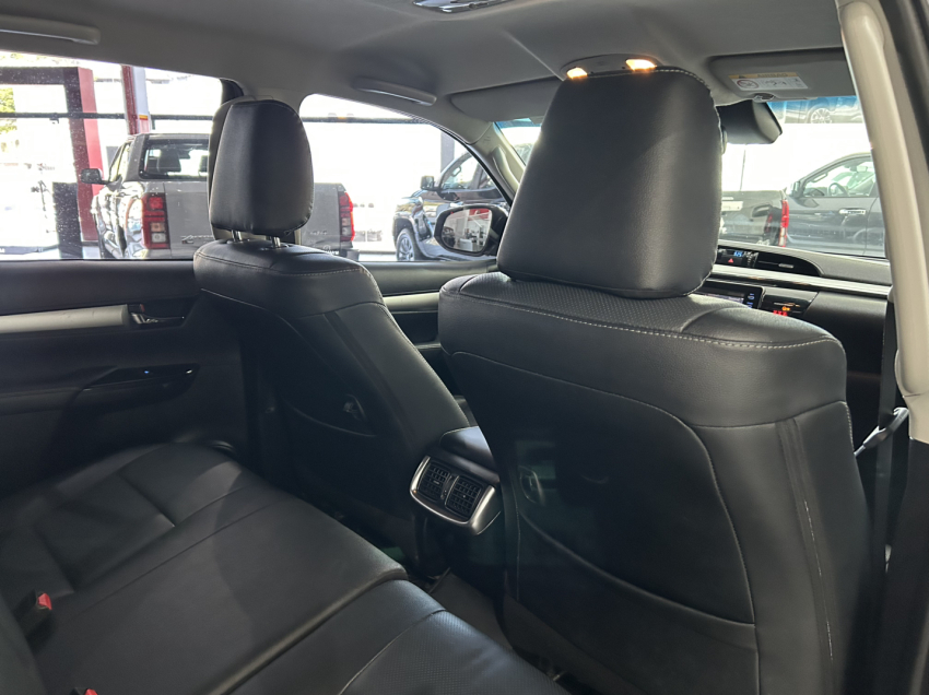 toyota hilux 2.8 d-4d turbo diesel cd srx 4x4 automatico 4p 202112