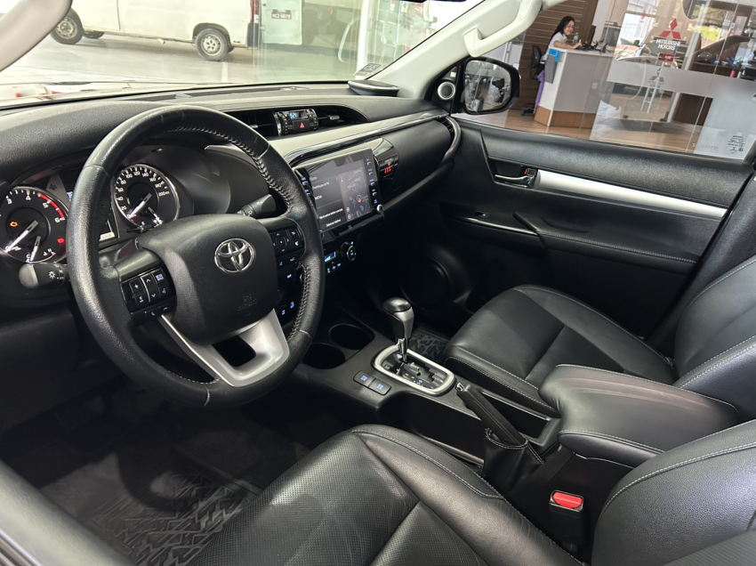 toyota hilux 2.8 d-4d turbo diesel cd srx 4x4 automatico 4p 202111