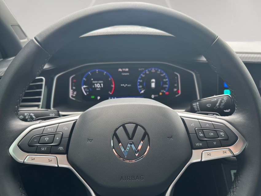 volkswagen nivus 1.0 200 tsi total flex highline automatico 4p 202510