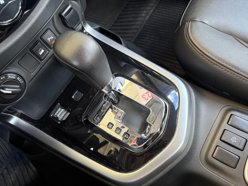 nissan frontier 2.3 16v turbo diesel xe cd 4x4 automatico 4p 202312