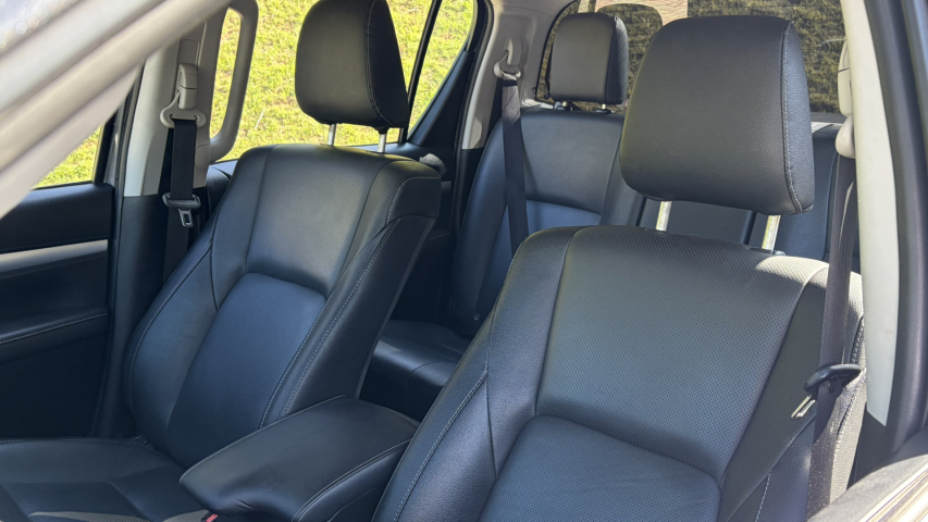 toyota hilux 2.8 d-4d turbo diesel cd srx 4x4 automatico 4p 202314