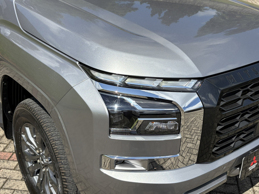 mitsubishi triton 2.4 biturbo diesel cd hpe-s 4x4 automatico 2.3 4p 20261