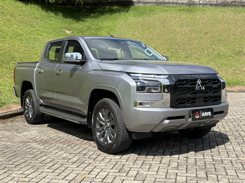 mitsubishi triton 2.4 biturbo diesel cd hpe-s 4x4 automatico 2.3 4p 2026