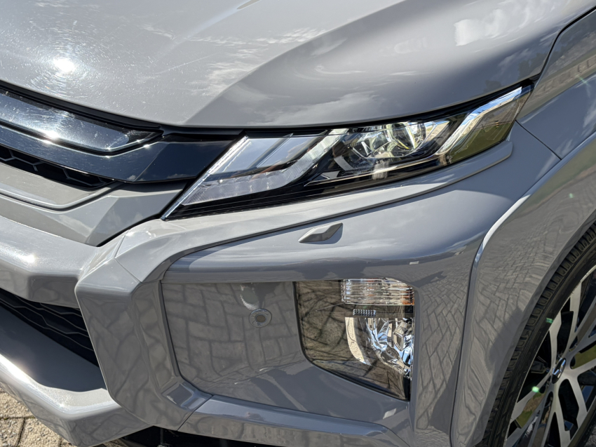 mitsubishi l200 triton 2.4 16v turbo diesel sport hpe-s urban cd 4p 4x4 automatico 2.8 20251