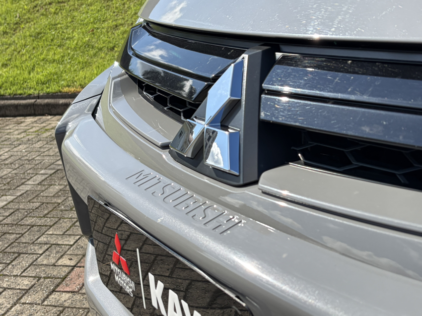 mitsubishi l200 triton 2.4 16v turbo diesel sport hpe-s urban cd 4p 4x4 automatico 2.8 20252