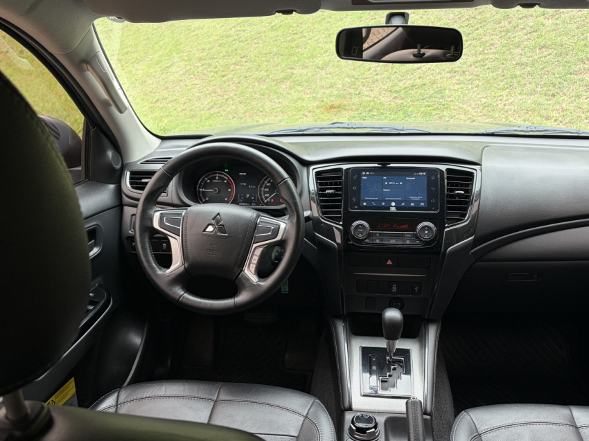 mitsubishi l200 triton 2.4 16v turbo diesel sport outdoor gls cd 4p 4x4 automatico 202517