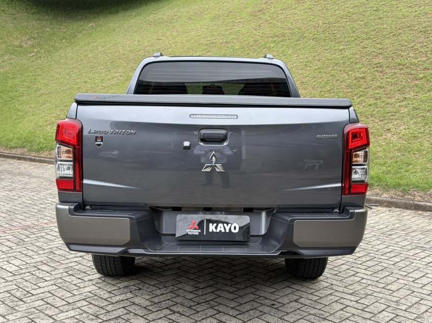 mitsubishi l200 triton 2.4 16v turbo diesel sport outdoor gls cd 4p 4x4 automatico 20252