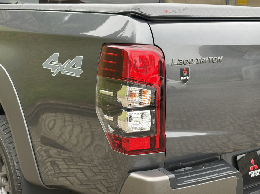 mitsubishi l200 triton 2.4 16v turbo diesel sport outdoor gls cd 4p 4x4 automatico 20254