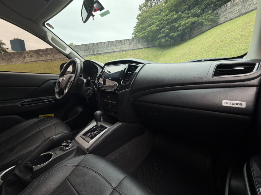 mitsubishi l200 triton 2.4 16v turbo diesel sport outdoor gls cd 4p 4x4 automatico 202515