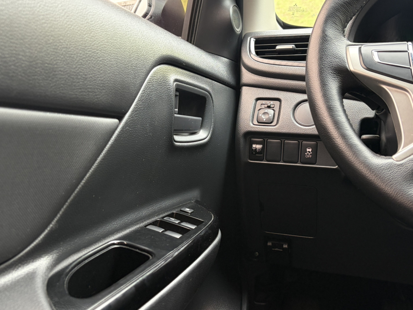 mitsubishi l200 triton 2.4 16v turbo diesel sport outdoor gls cd 4p 4x4 automatico 202511