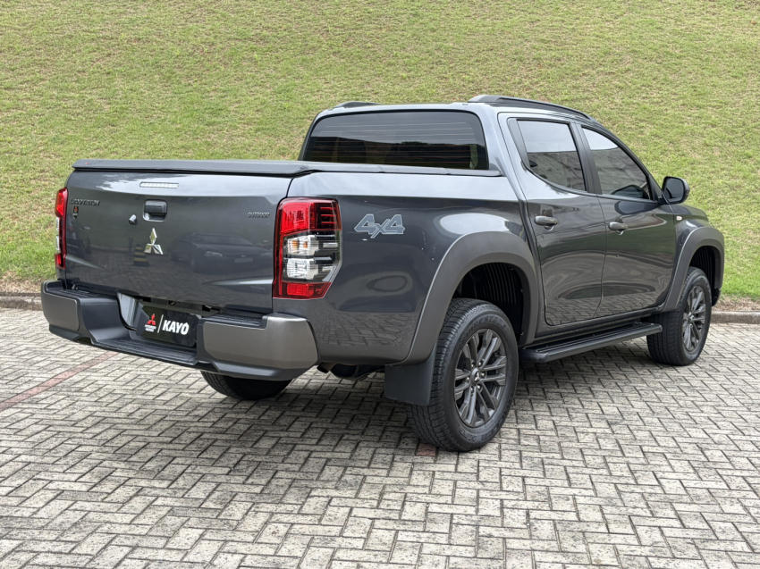 mitsubishi l200 triton 2.4 16v turbo diesel sport outdoor gls cd 4p 4x4 automatico 20251