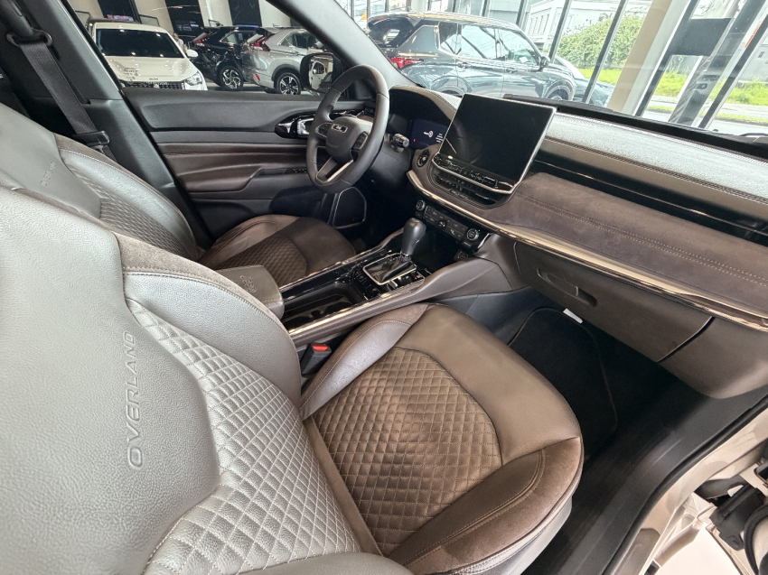 jeep commander overland - 202310